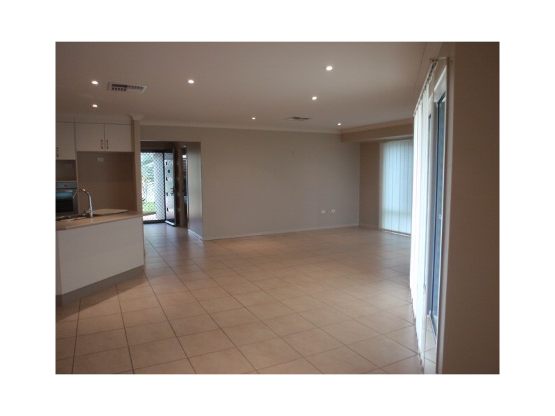 25 Mayfair Drive, Emerald QLD 4720
