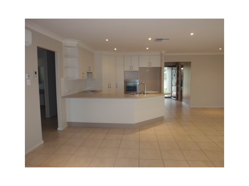 25 Mayfair Drive, Emerald QLD 4720