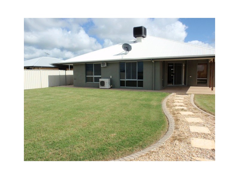 25 Mayfair Drive, Emerald QLD 4720