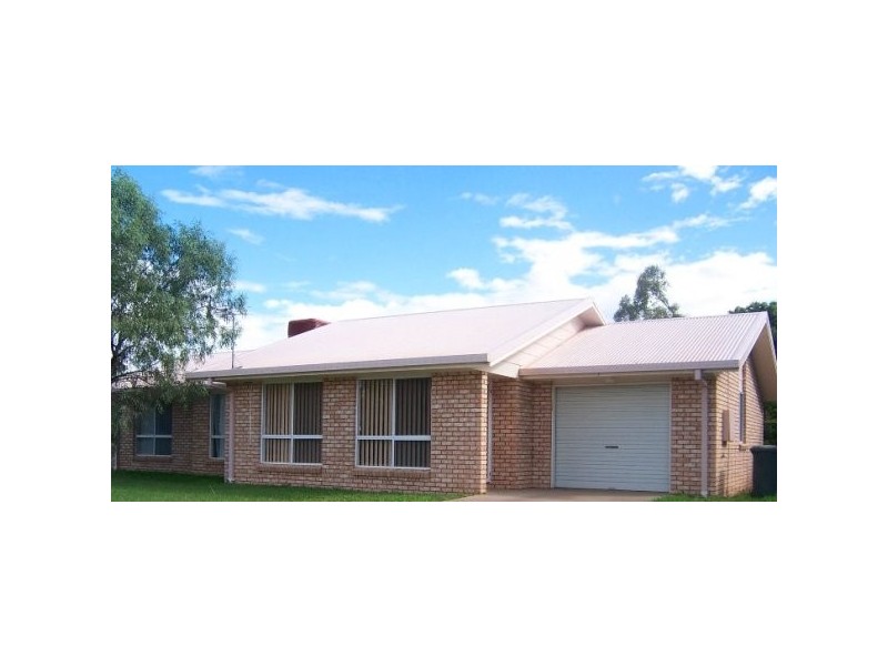 105 Roberts Street, Emerald QLD 4720