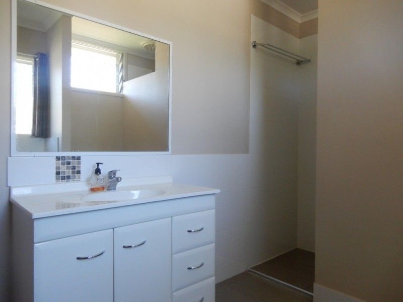 1/4 Old Airport Drive, Emerald QLD 4720