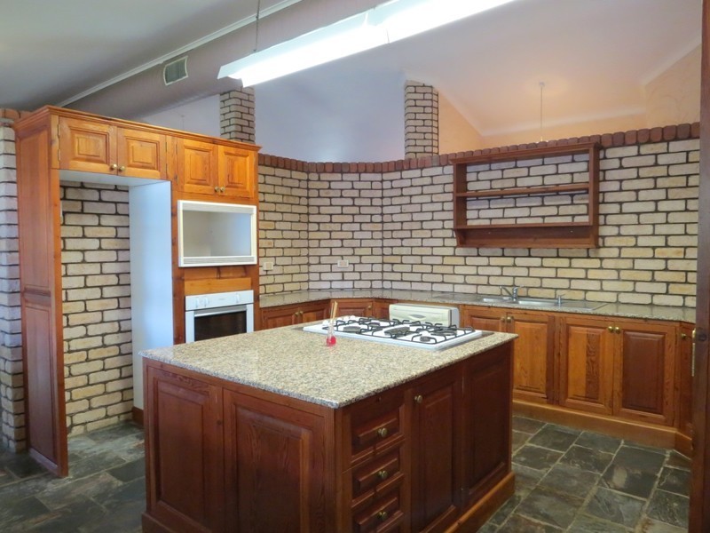 8 Roseanne Road, Emerald QLD 4720