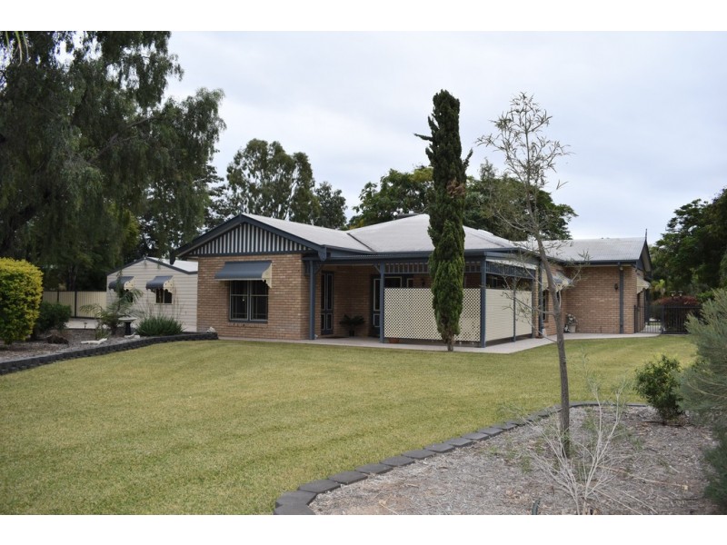 28 Cunningham Drive, Emerald QLD 4720