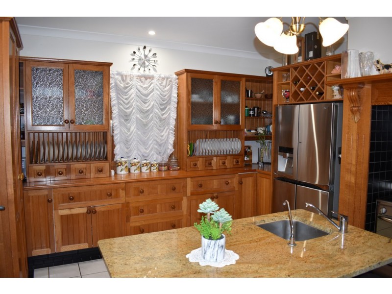 28 Cunningham Drive, Emerald QLD 4720