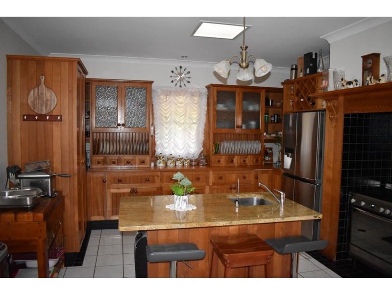 28 Cunningham Drive, Emerald QLD 4720