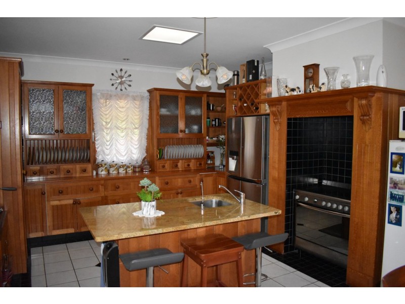 28 Cunningham Drive, Emerald QLD 4720