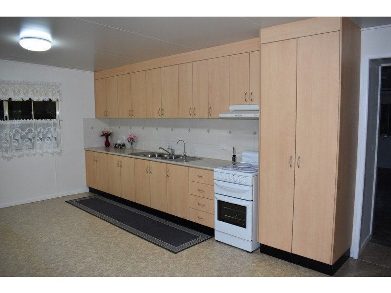 28 Cunningham Drive, Emerald QLD 4720