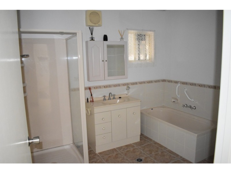 28 Cunningham Drive, Emerald QLD 4720