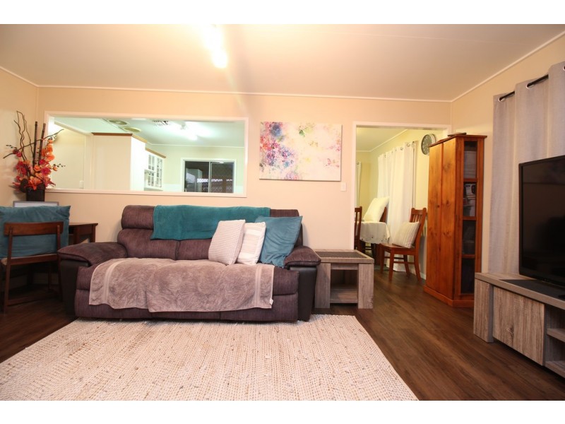 10 Dearden Place, Emerald QLD 4720