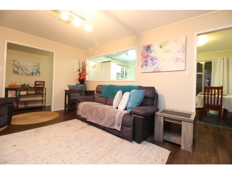 10 Dearden Place, Emerald QLD 4720