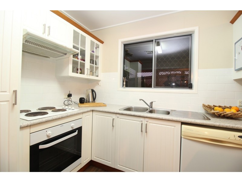 10 Dearden Place, Emerald QLD 4720