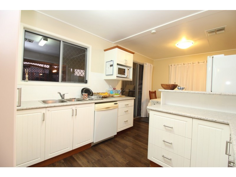 10 Dearden Place, Emerald QLD 4720