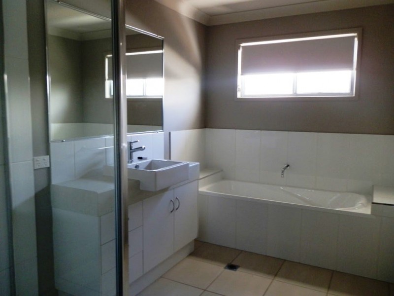 1/44 Kassidy Drive, Emerald QLD 4720