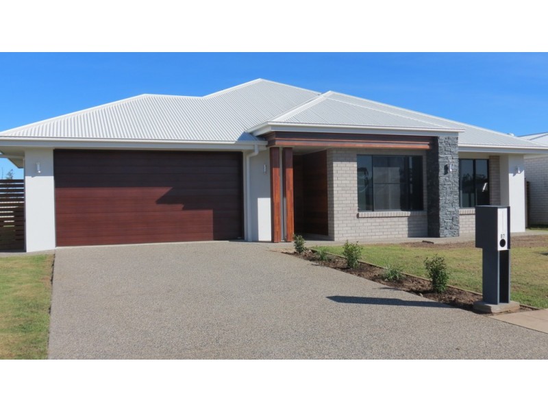 87 Canterbury Road, Emerald QLD 4720