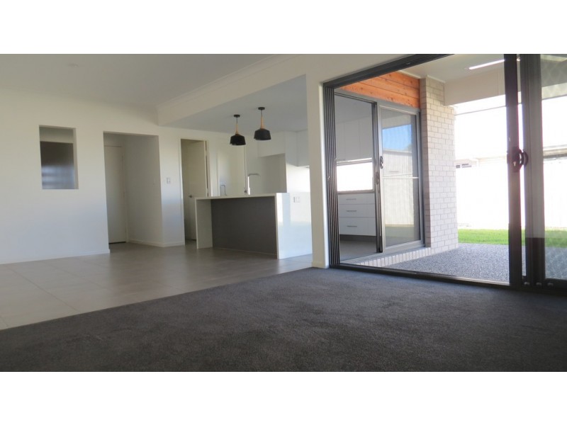 87 Canterbury Road, Emerald QLD 4720