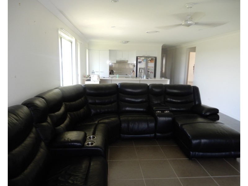 89 Canterbury Road, Emerald QLD 4720