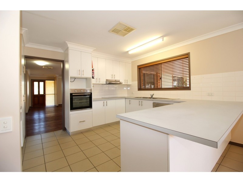 34 Cowan Crescent, Emerald QLD 4720