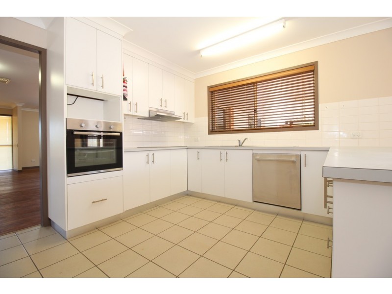 34 Cowan Crescent, Emerald QLD 4720