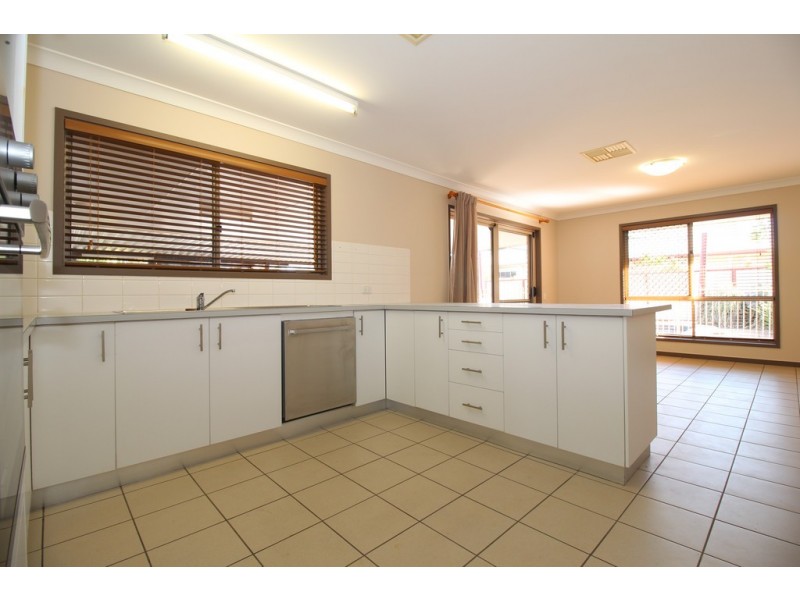 34 Cowan Crescent, Emerald QLD 4720
