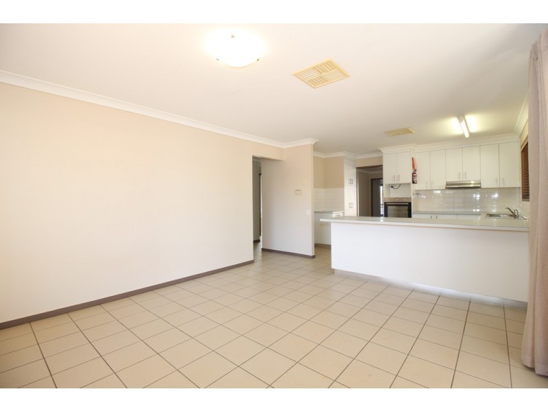 34 Cowan Crescent, Emerald QLD 4720