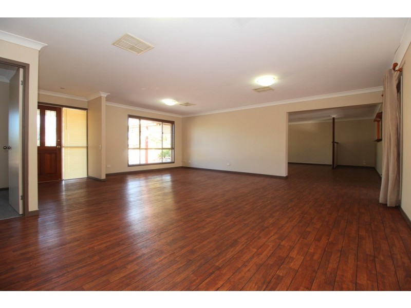 34 Cowan Crescent, Emerald QLD 4720