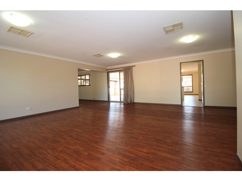 34 Cowan Crescent, Emerald QLD 4720