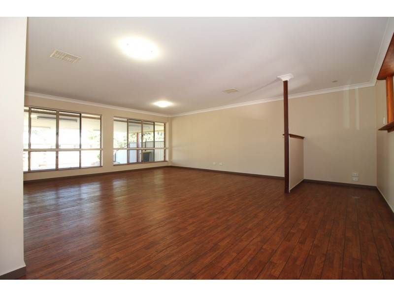 34 Cowan Crescent, Emerald QLD 4720