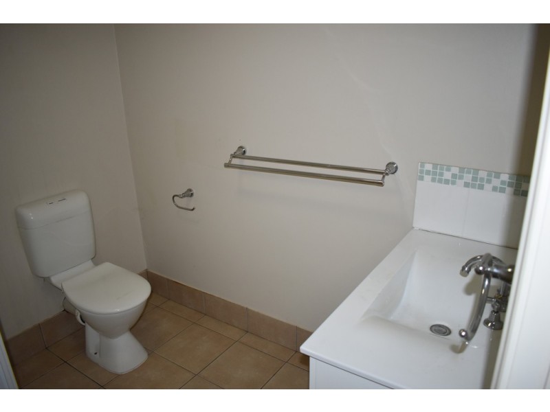 19 Garnet Street, Emerald QLD 4720