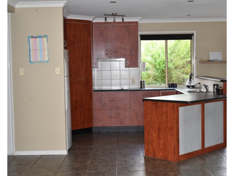 10 Coaker Drive, Emerald QLD 4720