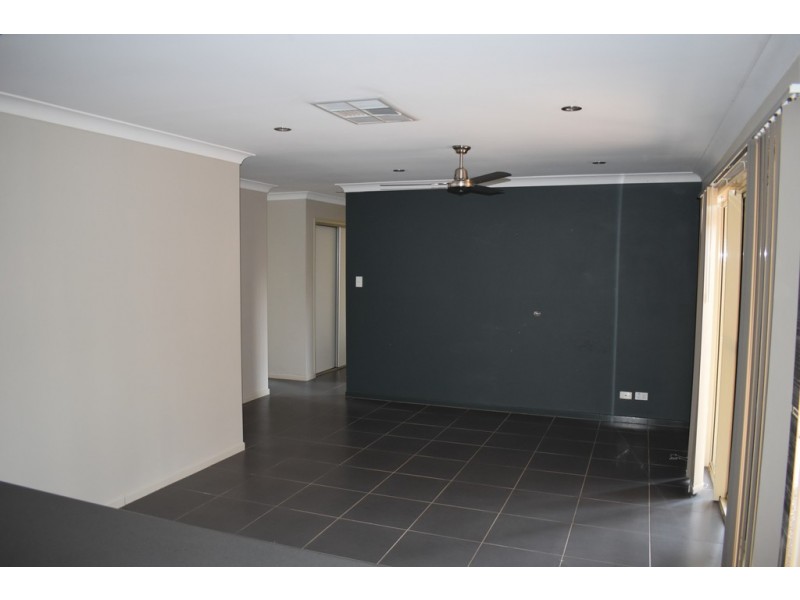 11 Louisa Court, Emerald QLD 4720