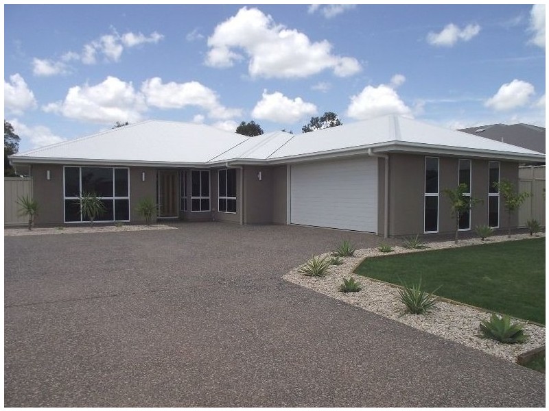 9 Moriarty Street, Emerald QLD 4720
