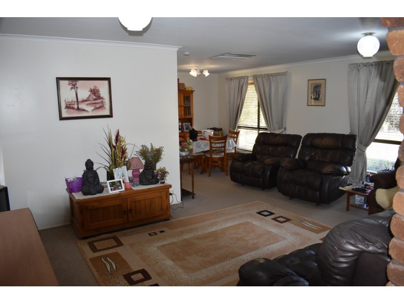 35 Tourmaline Road, Emerald QLD 4720