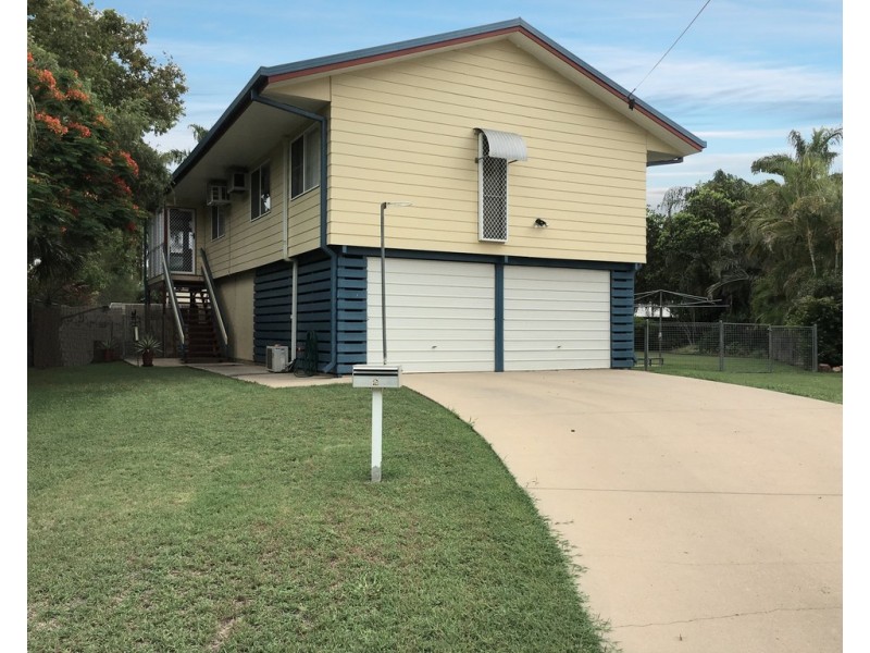 2 Thomas Place, Emerald QLD 4720