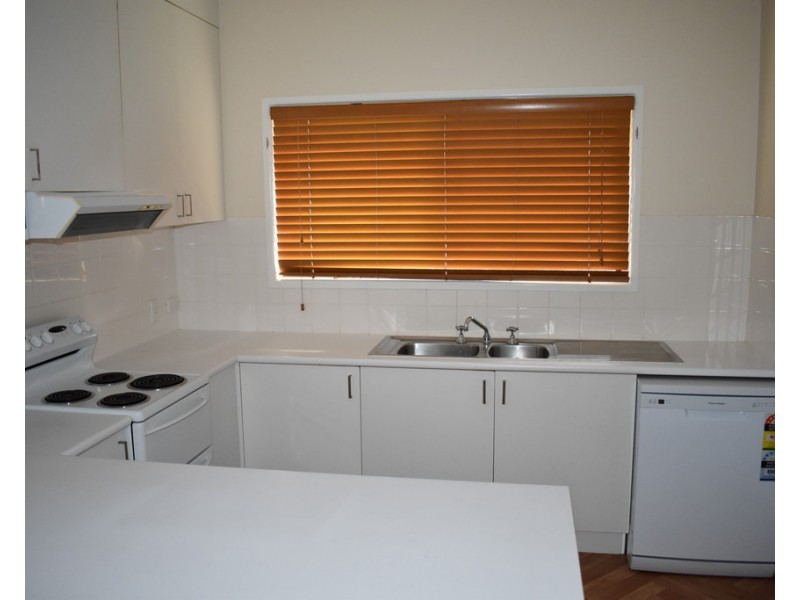 2 Thomas Place, Emerald QLD 4720