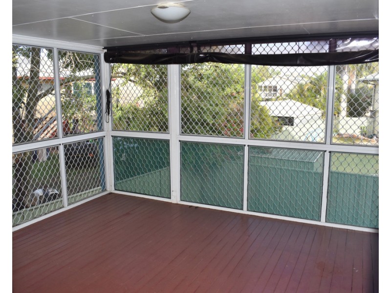 2 Thomas Place, Emerald QLD 4720