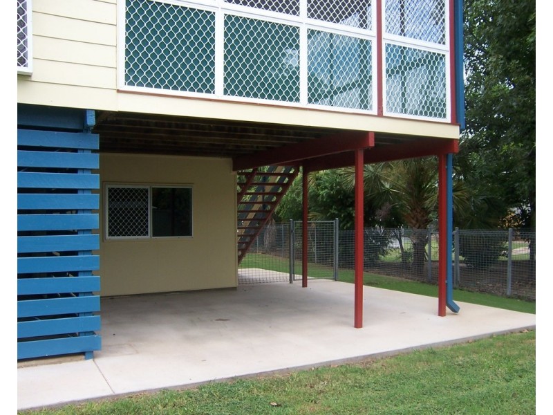 2 Thomas Place, Emerald QLD 4720