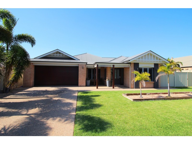 8 Morgan Place, Emerald QLD 4720