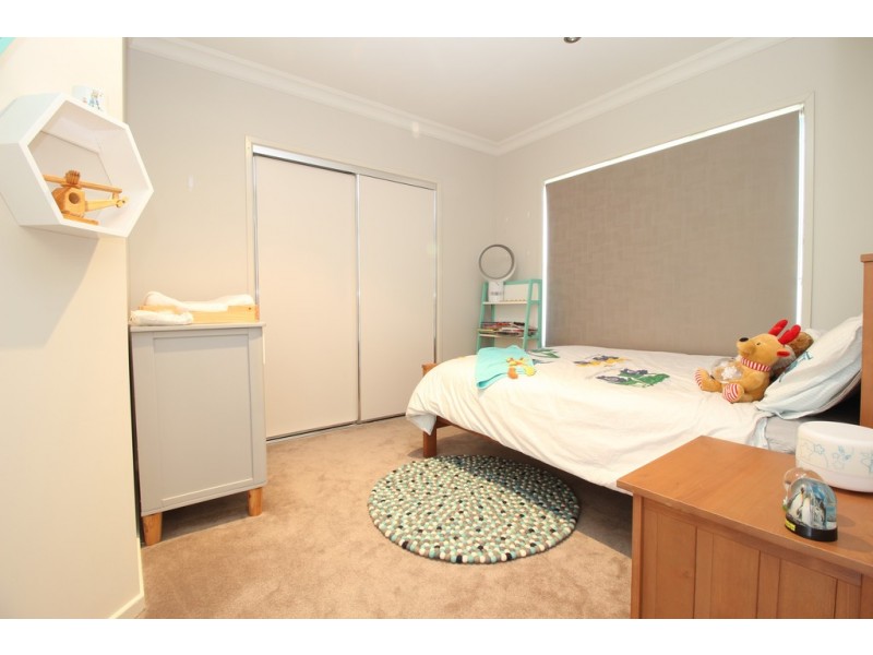 8 Morgan Place, Emerald QLD 4720