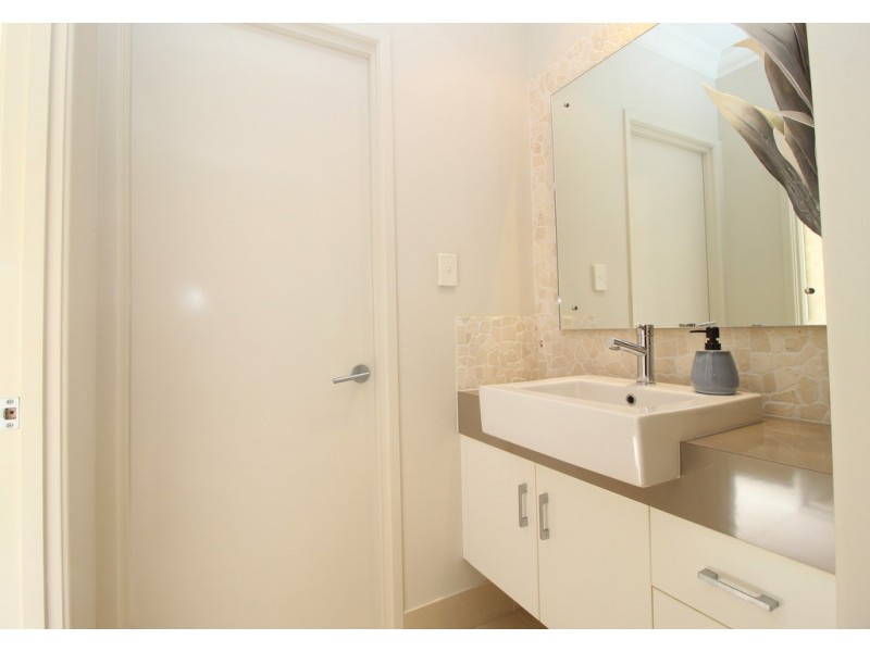 8 Morgan Place, Emerald QLD 4720