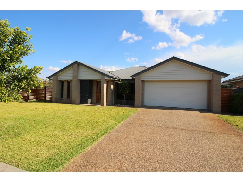 27 Canterbury Road, Emerald QLD 4720