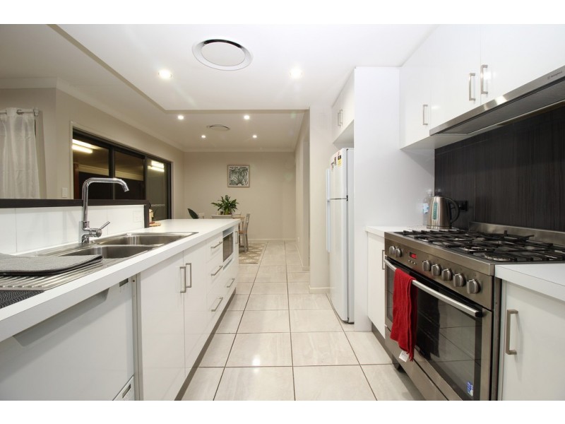 27 Canterbury Road, Emerald QLD 4720