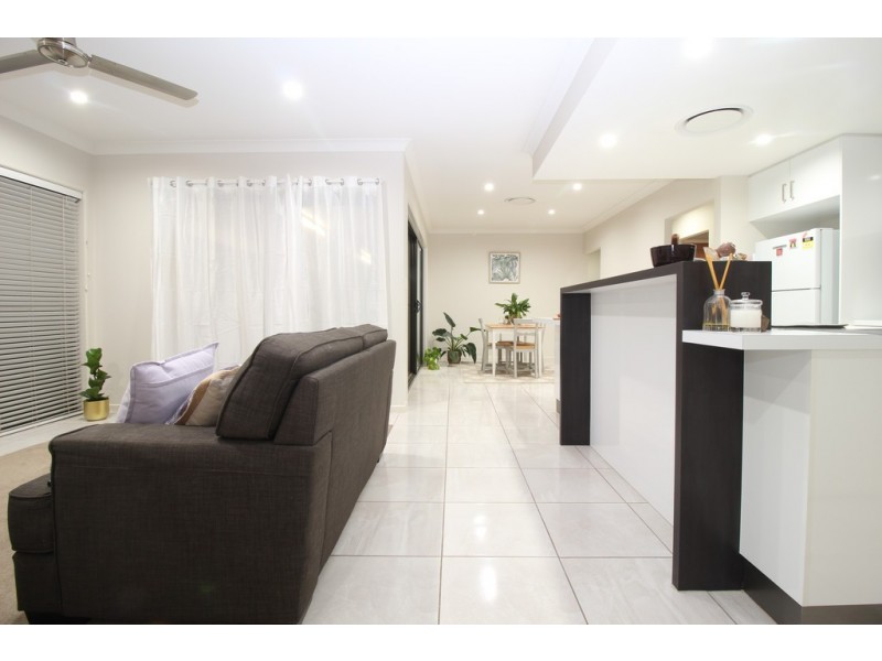 27 Canterbury Road, Emerald QLD 4720