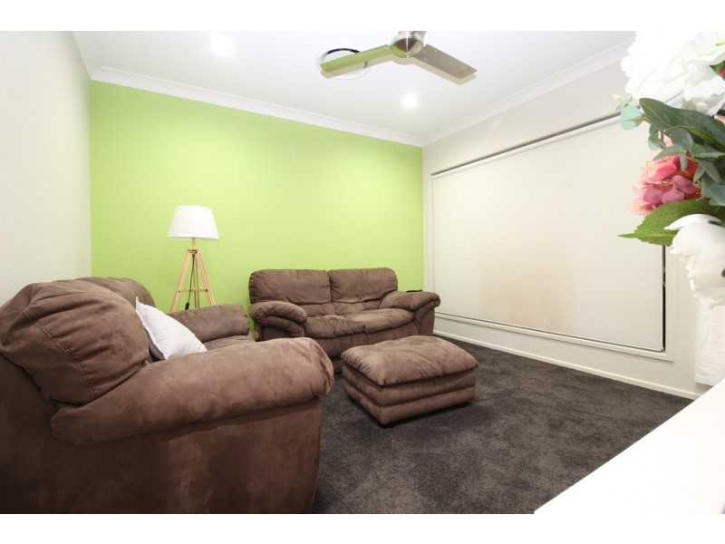 27 Canterbury Road, Emerald QLD 4720