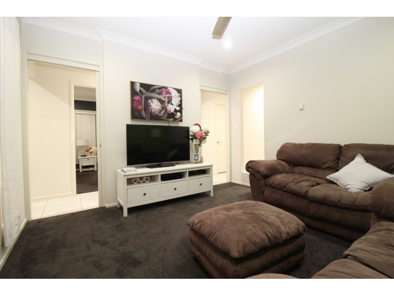 27 Canterbury Road, Emerald QLD 4720