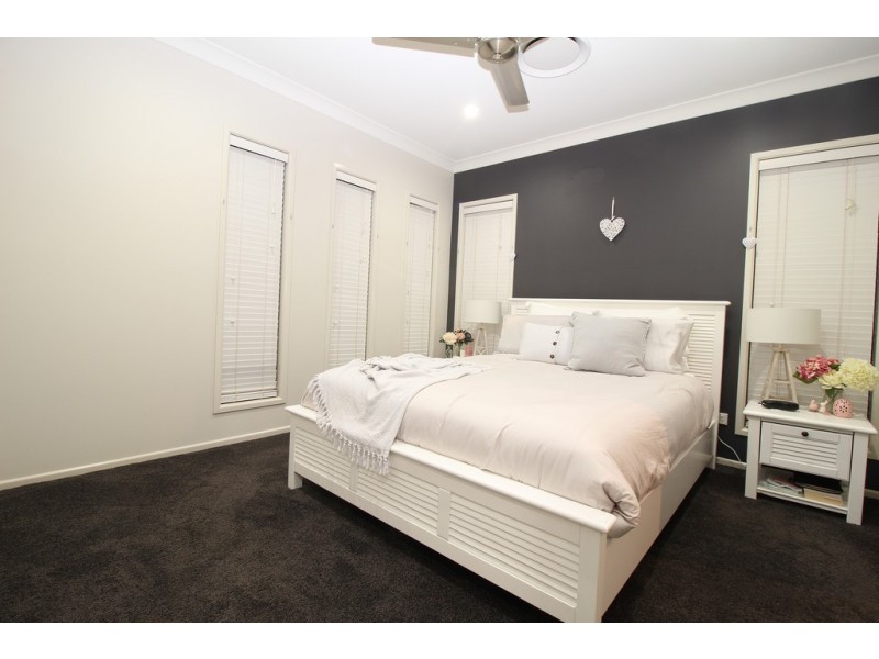 27 Canterbury Road, Emerald QLD 4720