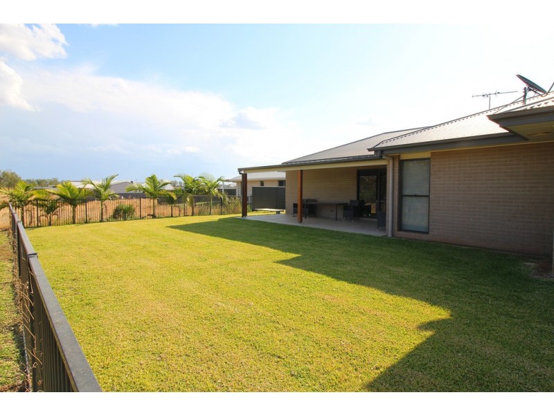 27 Canterbury Road, Emerald QLD 4720