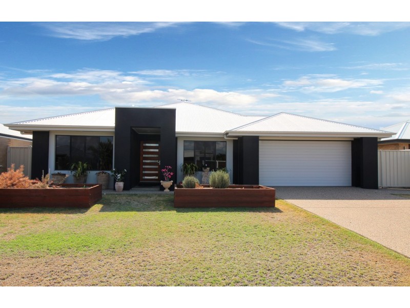 9 Desgrand Street, Emerald QLD 4720