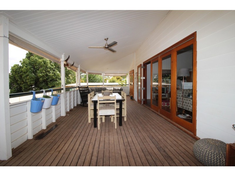 25 Theresa Street, Emerald QLD 4720