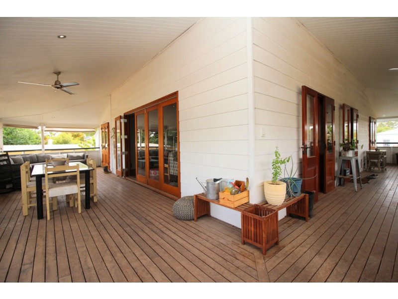 25 Theresa Street, Emerald QLD 4720