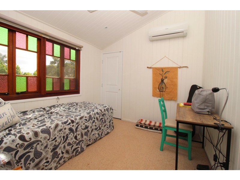 25 Theresa Street, Emerald QLD 4720